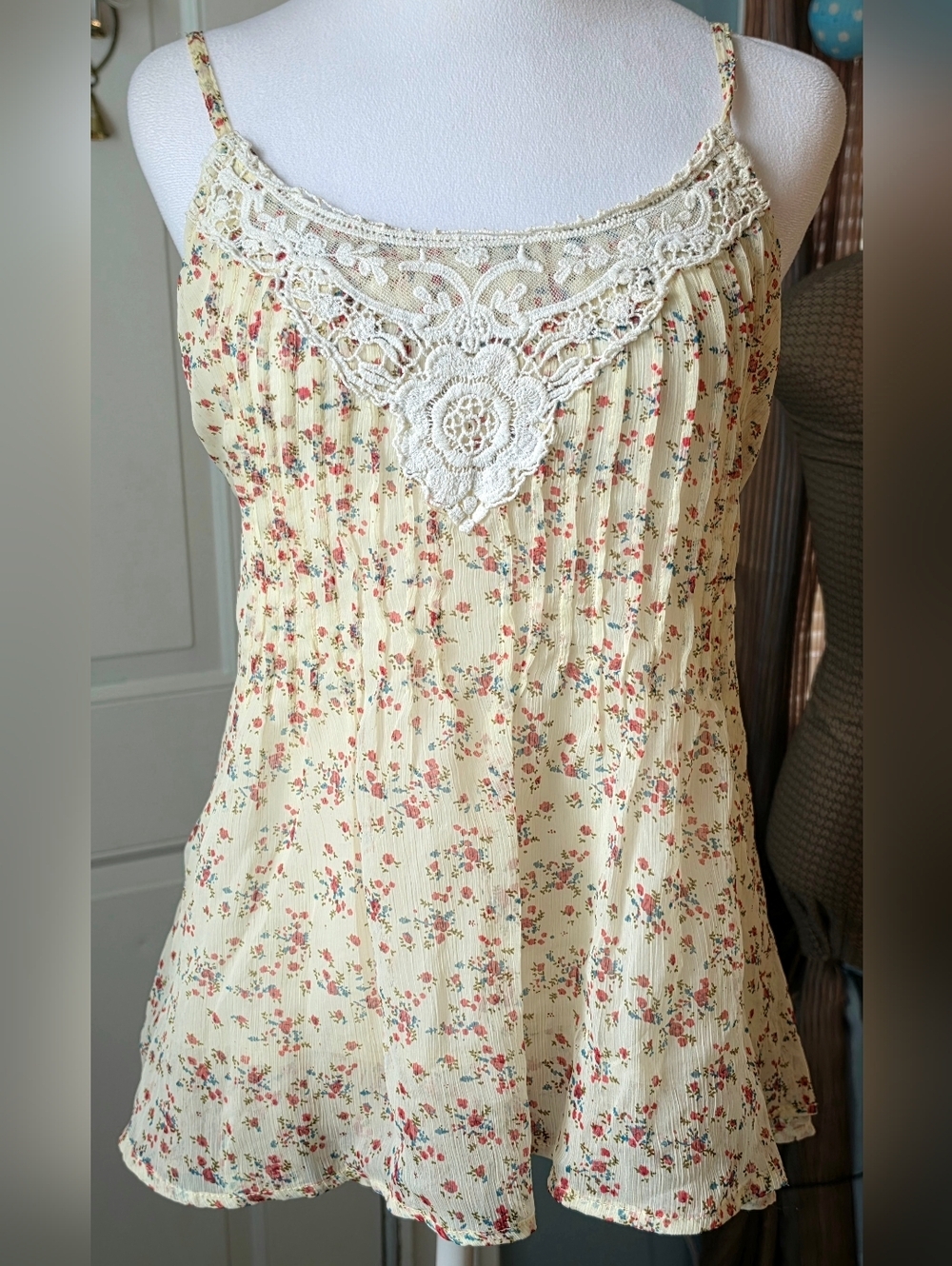 Y2K Passport Flowy Babydoll Cami Womens S Cream Floral Lace Cottagecore Whimsica